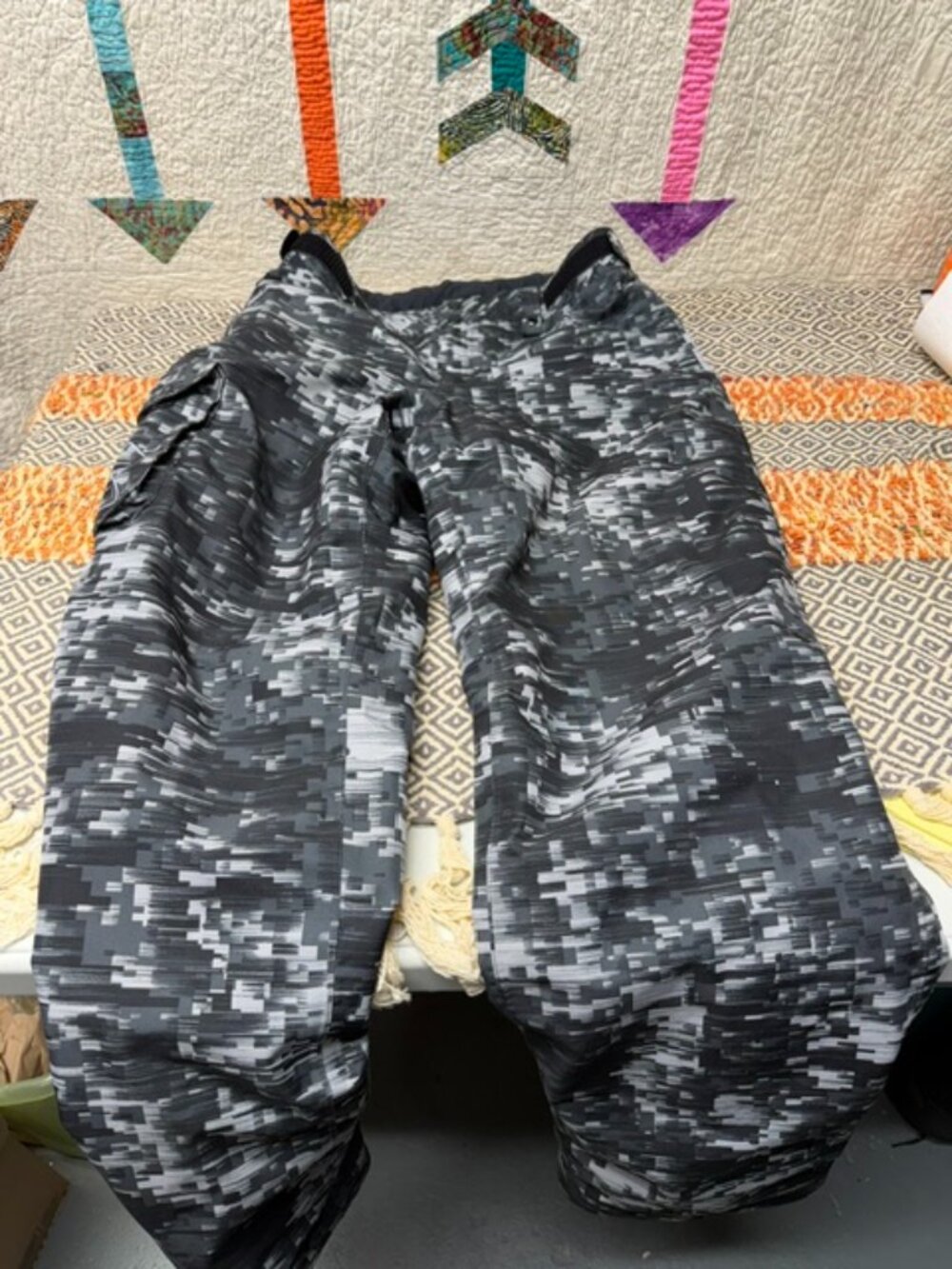 Under Armour snow-ski-boarding pants youth size large
